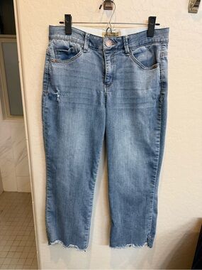 Democracy Light Blue Cropped Jeans with Frayed Hem